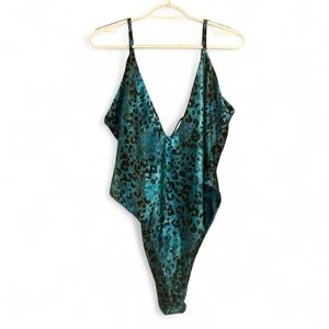 Nwt Boohoo Teal Leopard Satin Plunge Bodysuit Spaghetti Strap Animal Print